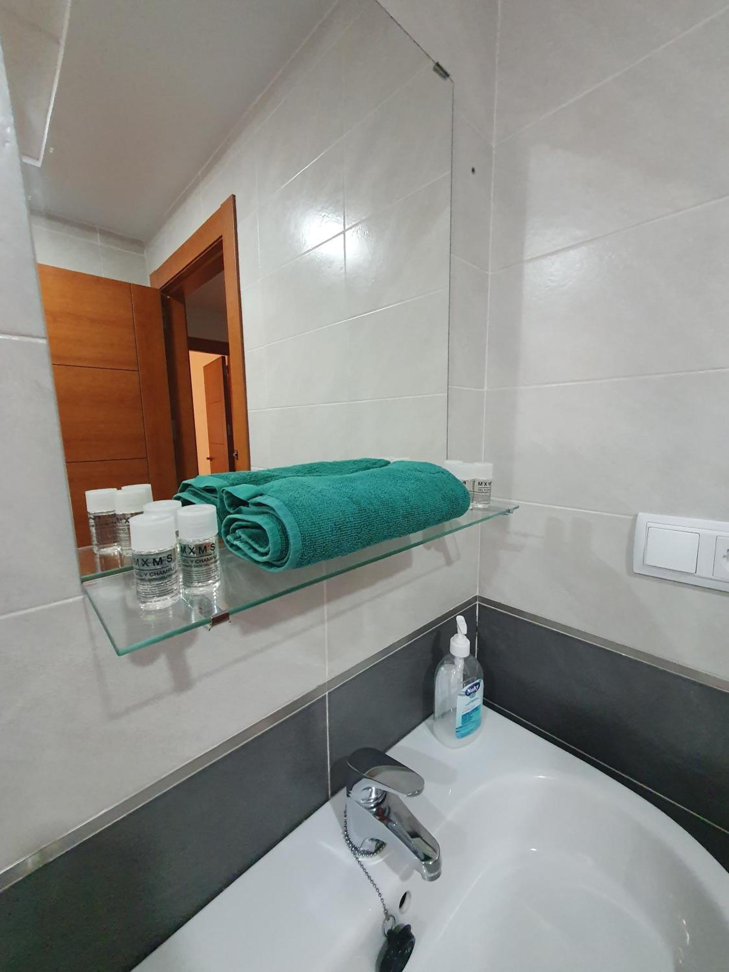 Piso Centrico Con Garaje En Hellin Apartment Exterior photo
